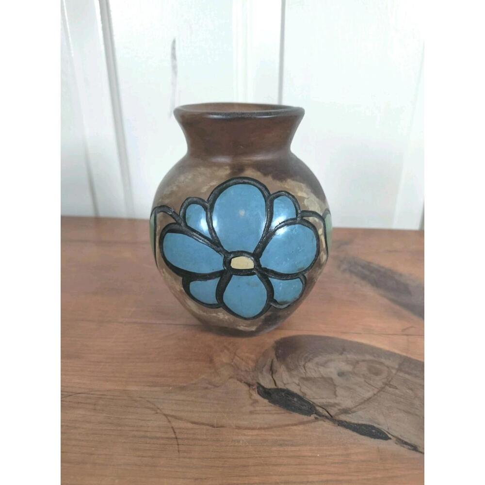 Vintage Tonala‎ Mexican Pottery Vase - Blue Flower & Sgraffito Etched Black 4.5"